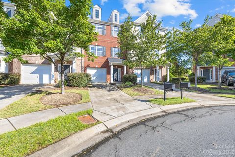9772 Walkers Glen Drive