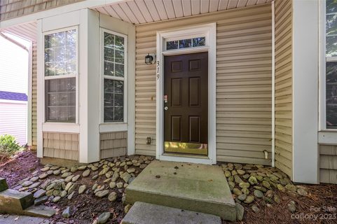 319 Alabarda Lane