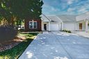 195 Oak Village Parkway sold home in Mooresville, SC
