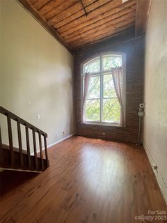 201 S Hoskins Road 319