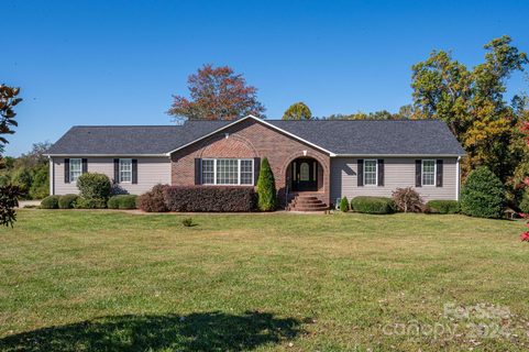 2452 Carriage Lane sold home in Grandview Farms, Lincolnton, NC