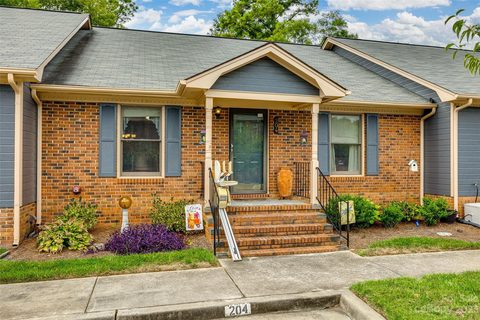 204 Pointe Circle