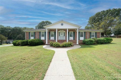 905 Sarratt Drive sold home in Olde Farm, Shelby, NC