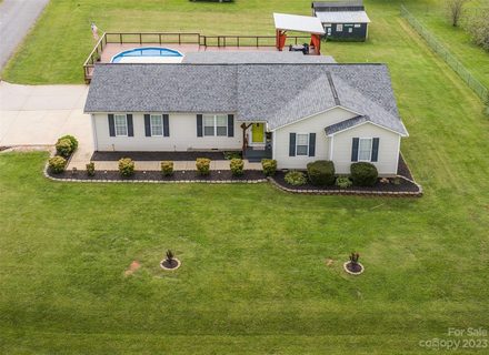 2063 Rocketts Way sold home in Glencroft, Newton, NC