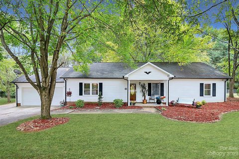 3758 Fieldcrest Circle sold home in Crestview, Concord, NC