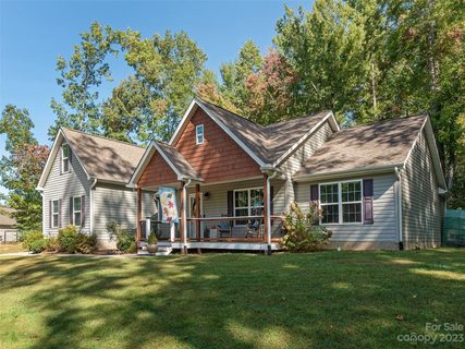 12 Parrot Road sold home in Oasis Cove, Candler, NC
