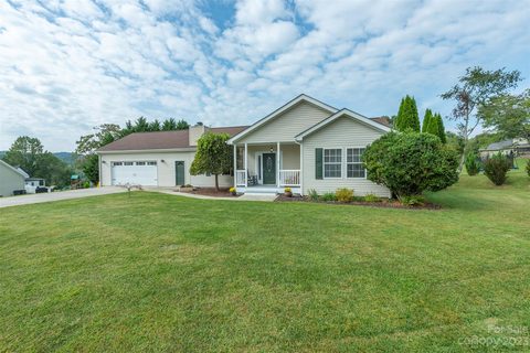 385 Hidden Meadow Drive sold home in Mountain Meadows, Hendersonville, NC