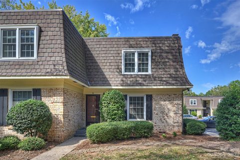 1712 Roxborough Road
