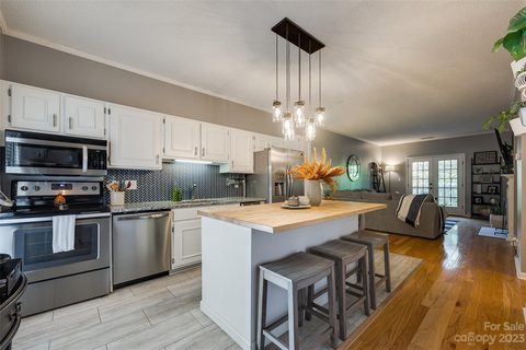 301 Queens Road 304 sold home in Windermere, Charlotte, NC