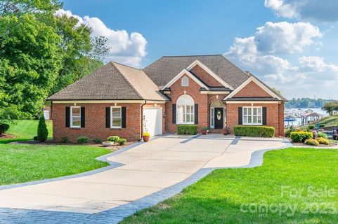 9431 Island Point Road sold home in Lakepointe South, Sherrills Ford, NC