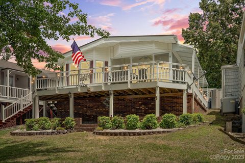 121 Dogwood Circle