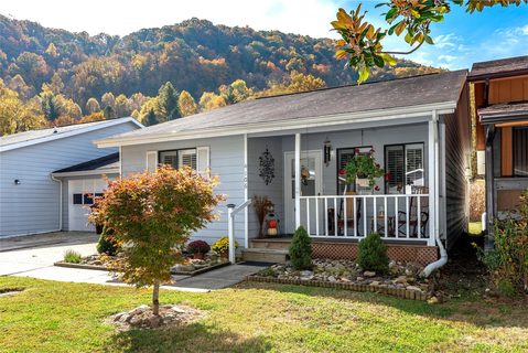 106 Market Street sold home in Village Glen, Maggie Valley, NC