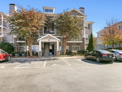 900 Vista Lake Drive 2