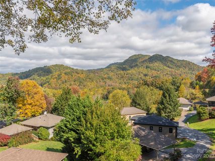 176 Winghaven Heights sold home in Hawks Crest, Waynesville, NC