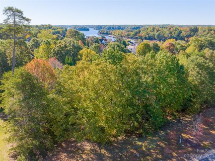 121 W Tattersall Drive sold home in Windemere, Statesville, NC