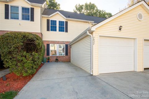 7027 Walnut Ridge Court sold home in Oak Hill Village, Charlotte, NC