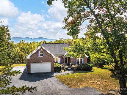 1025 Highland View Lane