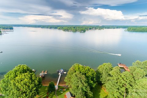 707 Isle Of Pines Road sold home in Isle of Pines, Mooresville, NC
