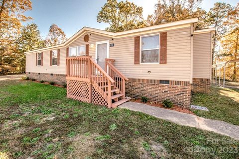 136 Silvermere Drive sold home in Featherstone, Statesville, NC