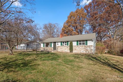 206 Sherwood Road sold home in Sherwood Forest, Swannanoa, NC