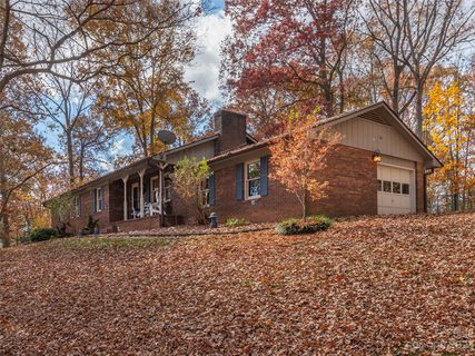 661 Nellie John Drive sold home in Dogwood Acres, Clyde, NC
