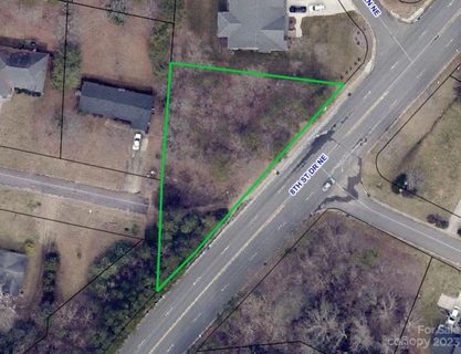 2047 8th Street Drive sold home in Hidden Oaks, Hickory, NC