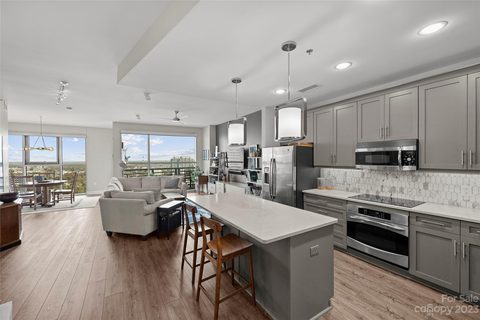 333 W Trade Street 2104