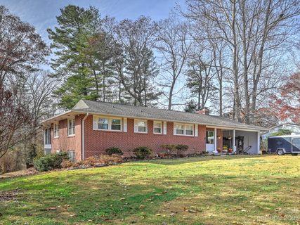 402 Smythe Street sold home in Hillandale, East Flat Rock, NC