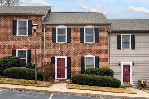16 Sleepy Hollow Lane sold townhome in Sleepy Hollow, Swannanoa, NC
