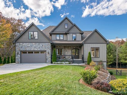 21 King View Drive sold home in King Heights, Fletcher, NC