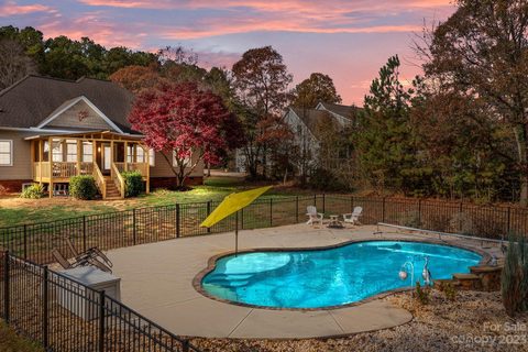 2558 Camelia Pointe Drive sold home in Lakepointe North, Sherrills Ford, NC
