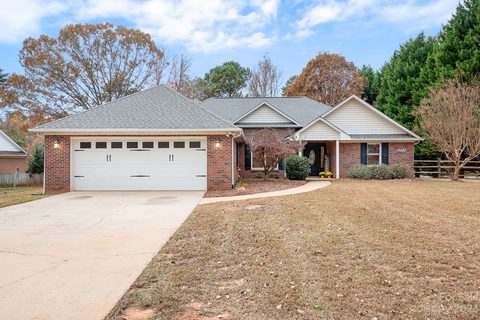 1777 Knights Drive sold home in Cameron Heights, Denver, NC