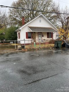 228 W Lowrance Avenue