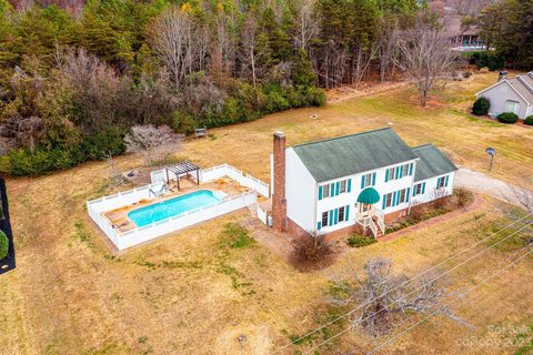 2880 Rosewood Lane sold home in Fairway Acres, Newton, NC