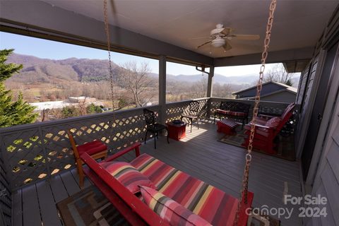 431 Cedarwood Drive sold home in The Midlands, Waynesville, NC
