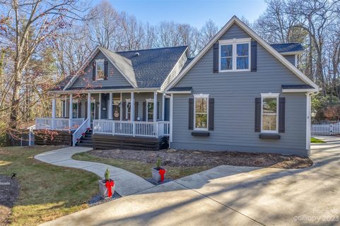 124 Apple Lane sold home in Echo Lake, Laurel Park, NC