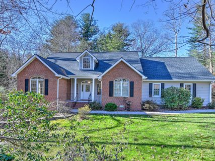 207 Heathcote Road sold home in Hawthorn Hills, Hendersonville, NC