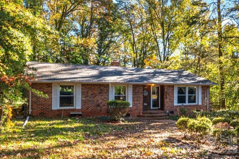7404 Oakwood Lane