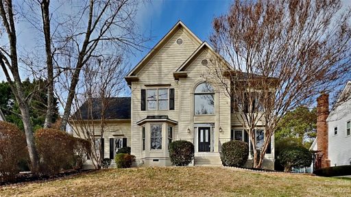 4910 Foxbriar Trail