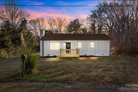 3659 Fieldcrest Circle sold home in Crestview, Concord, NC