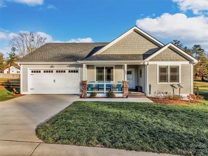 396 Windy Acres Knoll Drive sold home in The Cottages at Windy Knoll, Hendersonville, NC