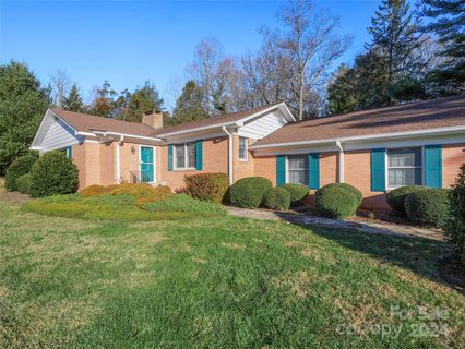 114 Hawthorn Drive sold home in Hawthorne Hills, Hendersonville, NC