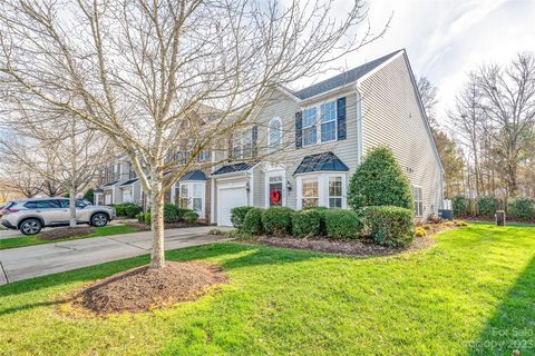 825 Daly Circle