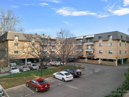 1323 Queens Road 304