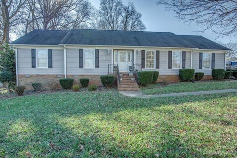 205 Woodbriar Trail sold home in Woodleigh, Gastonia, NC