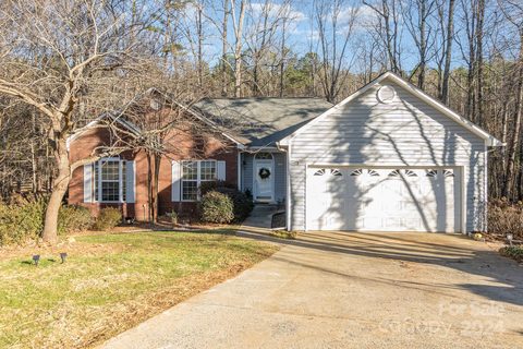 2900 Holcroft Court sold home in Oakcroft, Matthews, NC