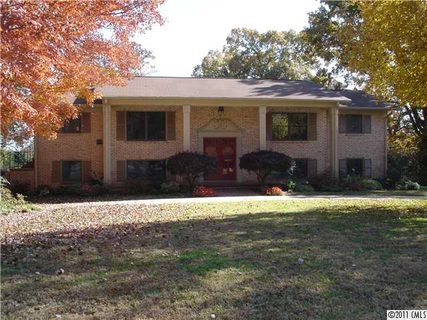 1003 Club Drive