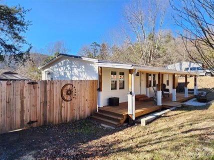 328 Camelia Lane sold home in Briarcliff Crossing, Asheville, NC