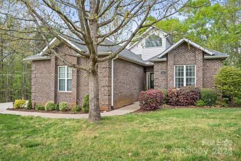 114 W Tattersall Drive sold home in Windemere, Statesville, NC