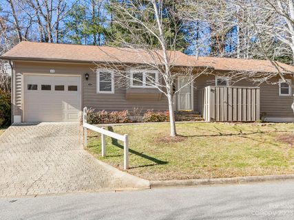 6 Hedgerose Court B